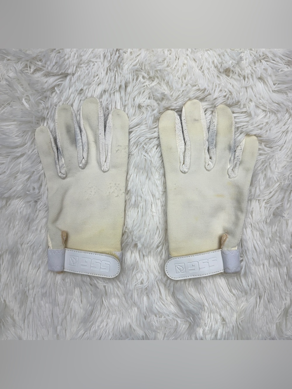 Size 9 White SSG All Weather English Horseback Riding Gloves
